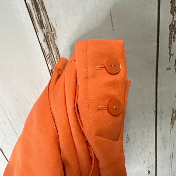 Alfred Dunner Orange Capris w/ Buttons on Leg size 14 - Picture 3 of 3